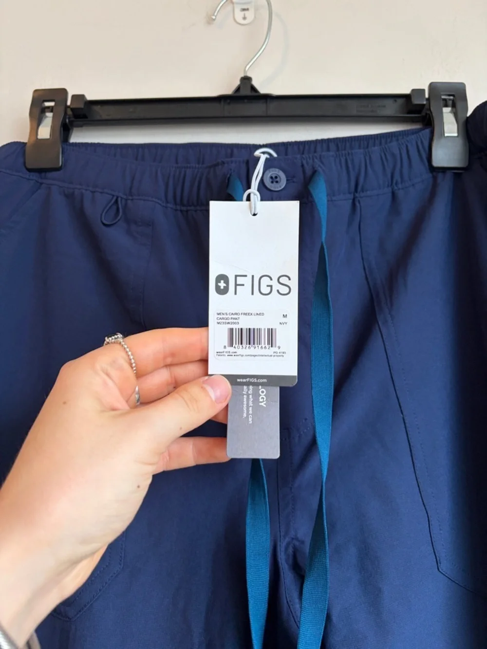 NWT Figs Men's Cairo Cargo Scrub Pant in Navy - M